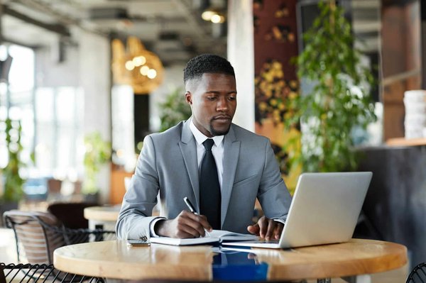 Assurance professionnelle : conseils essentiels pour entrepreneurs