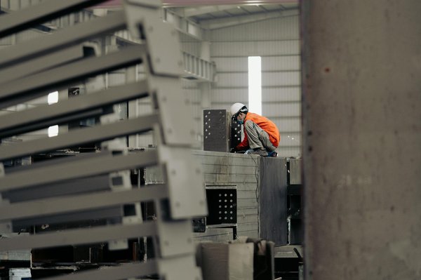 Travailleur isolé : droits, risques et responsabilités expliqués